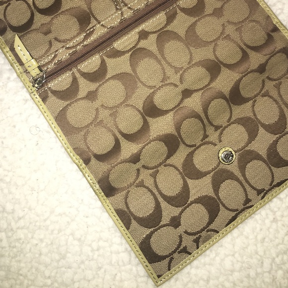 Coach - Picture 5 of 7